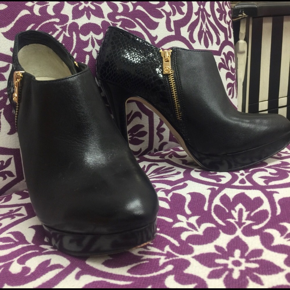 Leather Michael Kors Black Leather Booties w/ Python-sz 9 - Picture 7 of 7